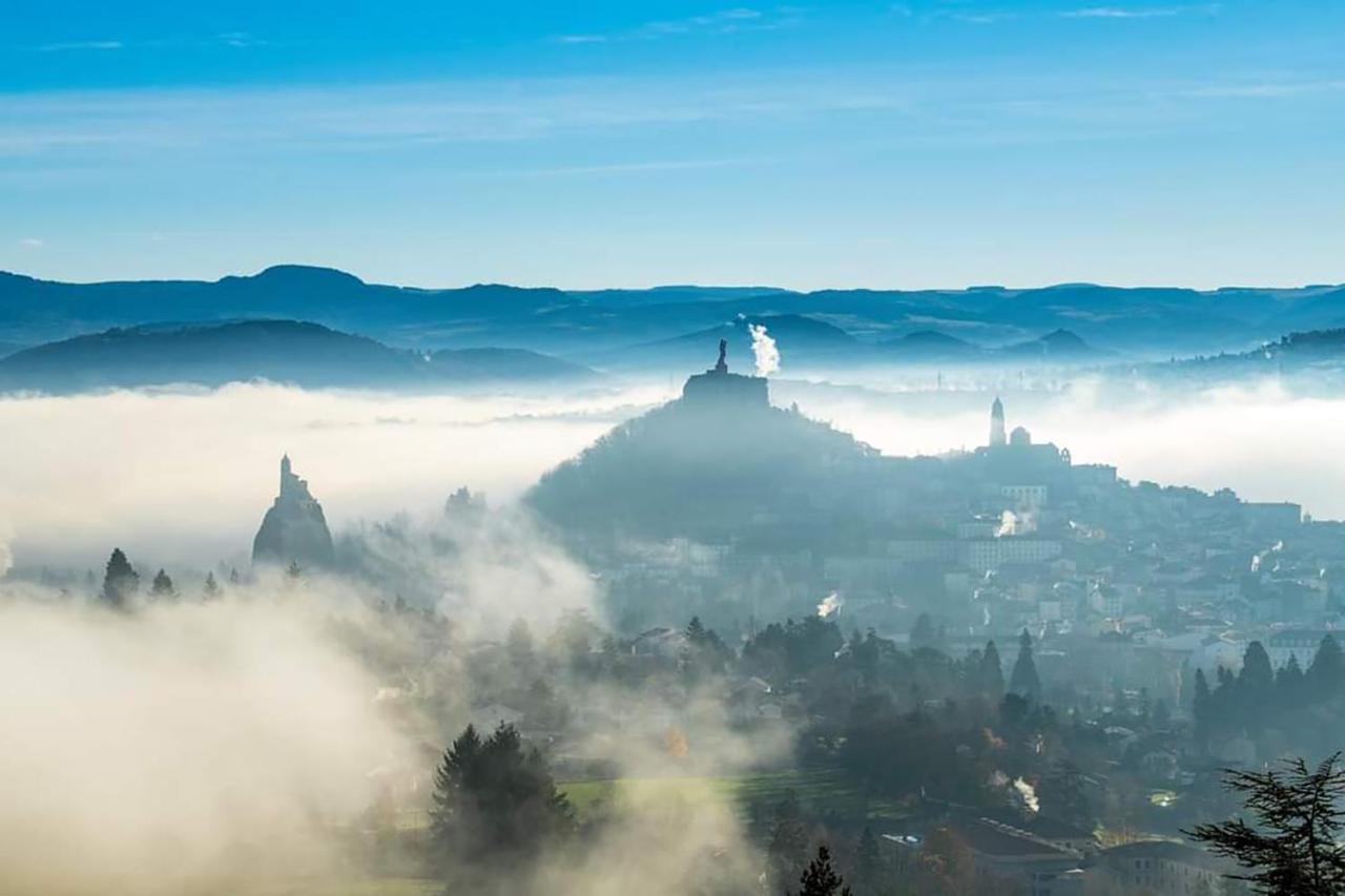 Maison Au Loup - Superbe Ancien Hotel Particulier Du Xvie Siecle Au Coeur De La Vieille Ville Du Puy Le Puy-en-Velay Екстер'єр фото
